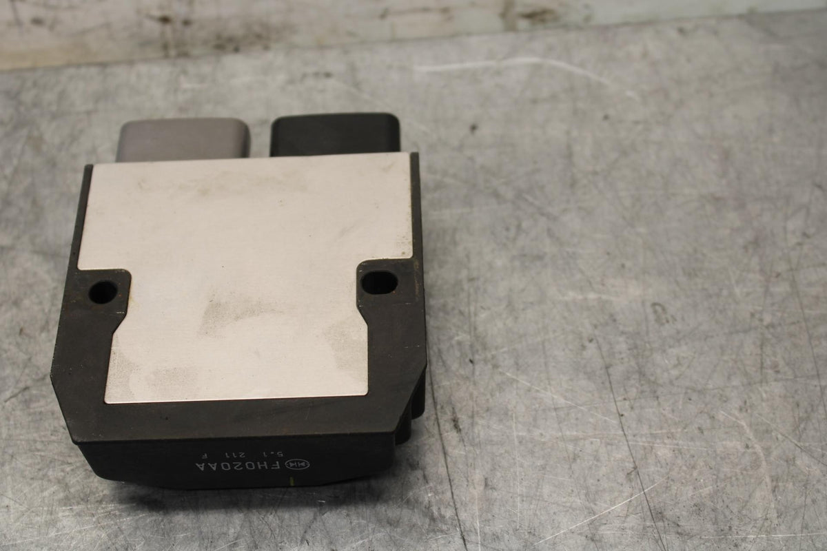 2015 Yamaha FZ09 RECTIFIER VOLTAGE REGULATOR 1D7-81960-01-00 BB54