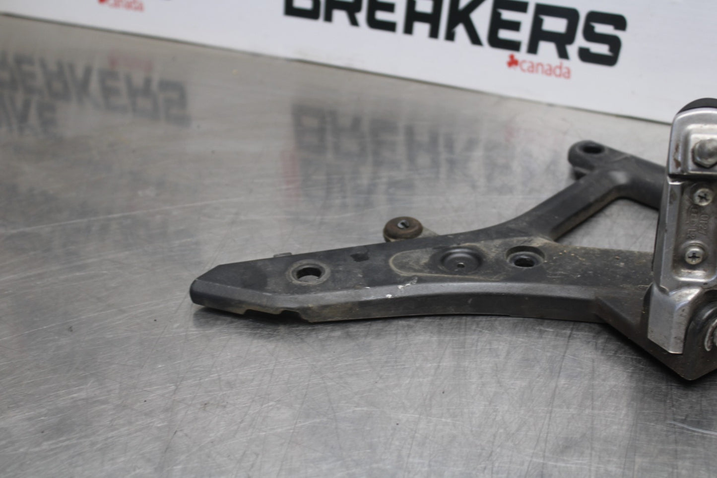 09-10 KAWASAKI ER-6N LEFT REARSET REAR SET DRIVER FOOT PEG REST STOP BB205