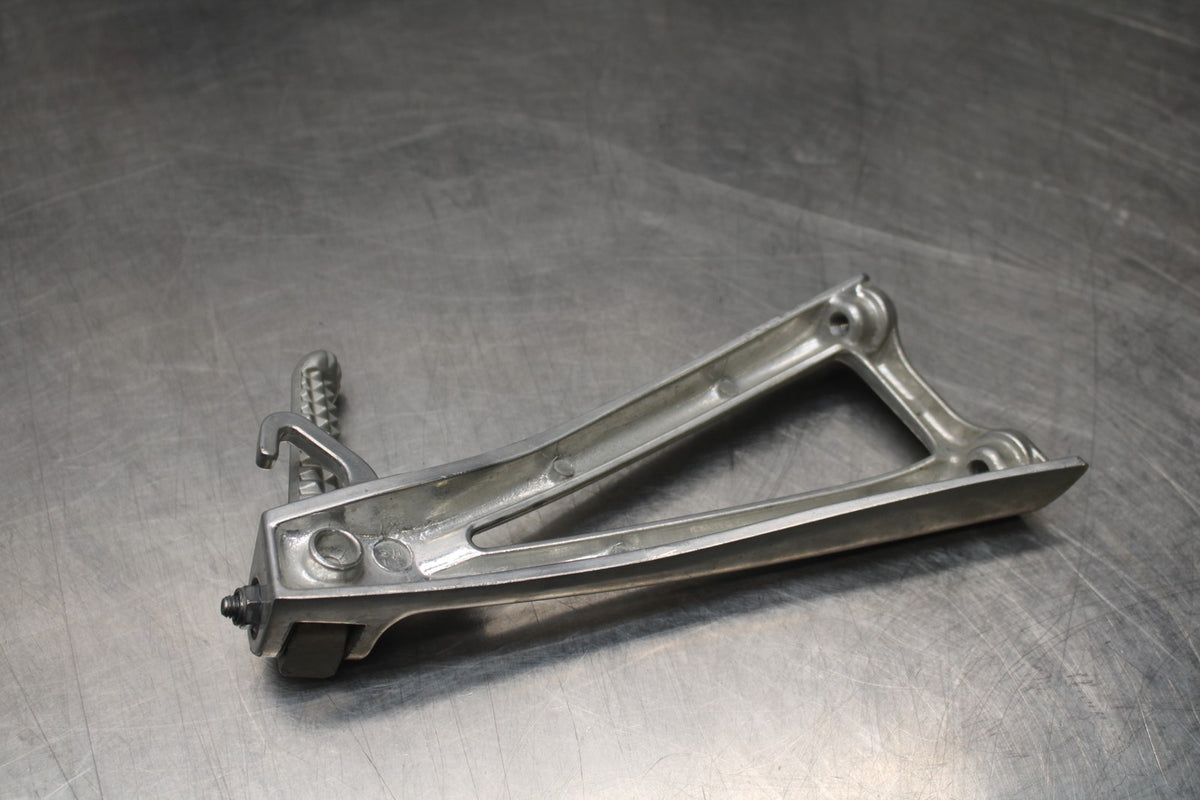 03-05 YAMAHA YZF R6  LEFT REAR BACK PASSENGER PEG BB793