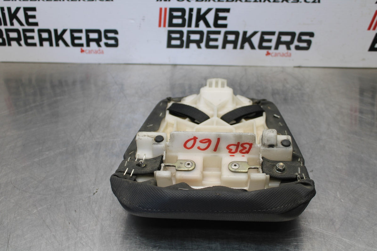 04-06 YAMAHA YZF R1 REAR BACK PASSENGER TANDEM SEAT PAD SADDLE PILLION BB160