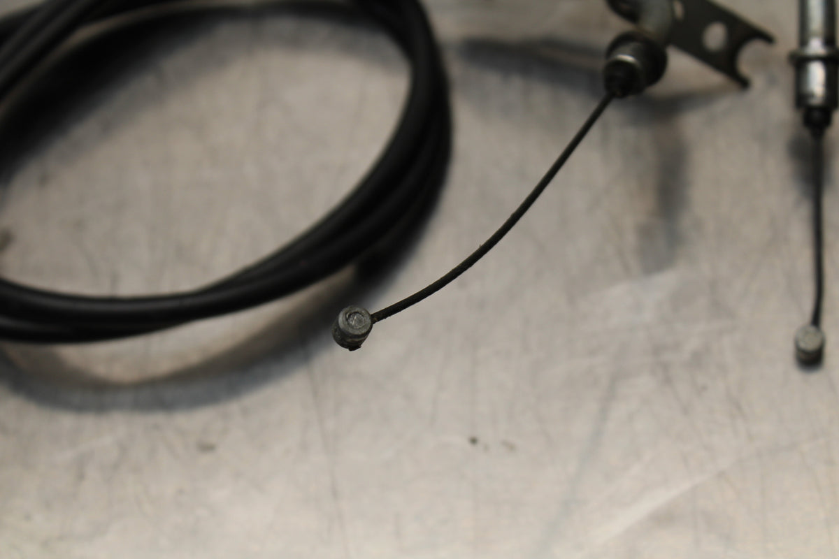 11 SUZUKI GSXR1000 THROTTLE CABLES LINES BB142