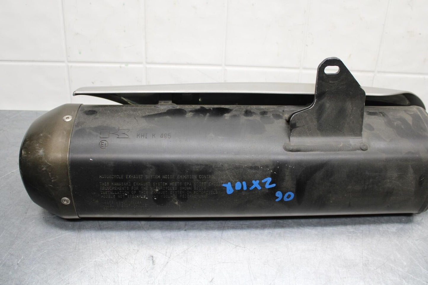 2006 Kawasaki Ninja ZX10R EXHAUST PIPE MUFFLER SLIP ON CAN SILENCER BB581