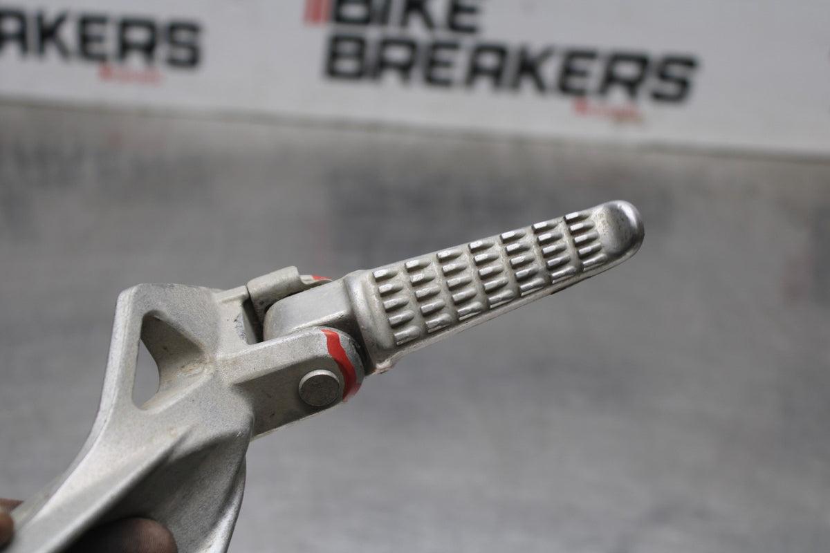 05-06 KAWASAKI NINJA ZX6R LEFT REAR BACK PASSENGER PEG BB877
