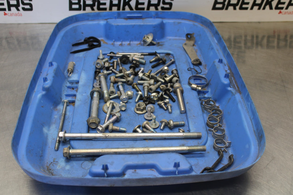 18 SUZUKI GSXR750 MOUNTING BOLTS HARDWARE SCREWS BB891