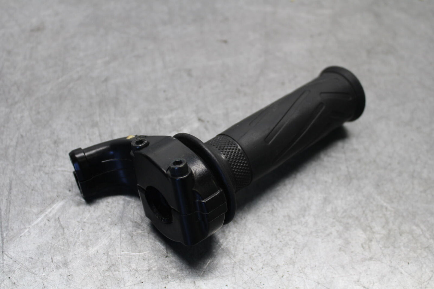 18-24 YAMAHA MT-07 THROTTLE CABLE LINE HOUSING GUIDE BB662
