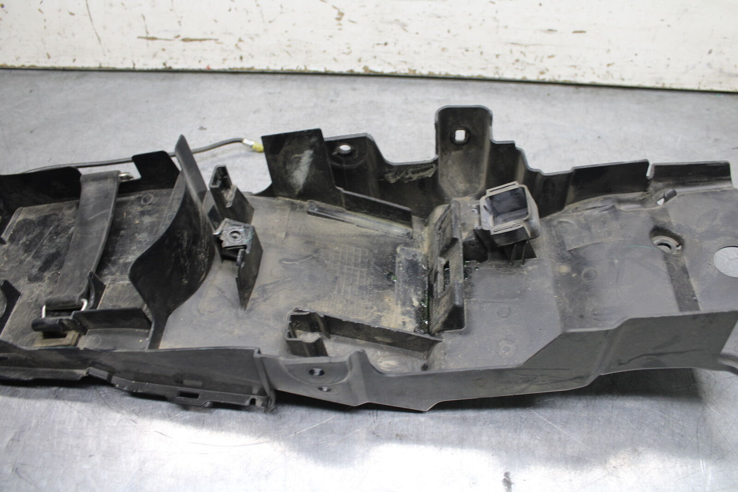 15-16 HONDA CB300F REAR BACK TAIL UNDERTAIL BATTERY TRAY PLASTIC BB740