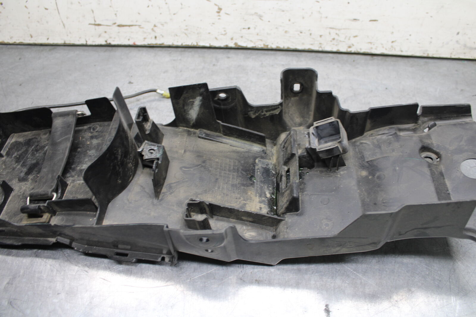 15-16 HONDA CB300F REAR BACK TAIL UNDERTAIL BATTERY TRAY PLASTIC BB740