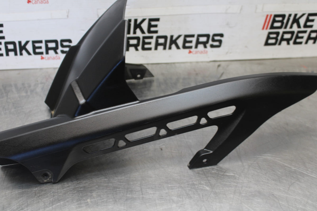 25 KAWASAKI Z900 REAR BACK DRIVE CHAIN GUARD COVER SHIELD BB928