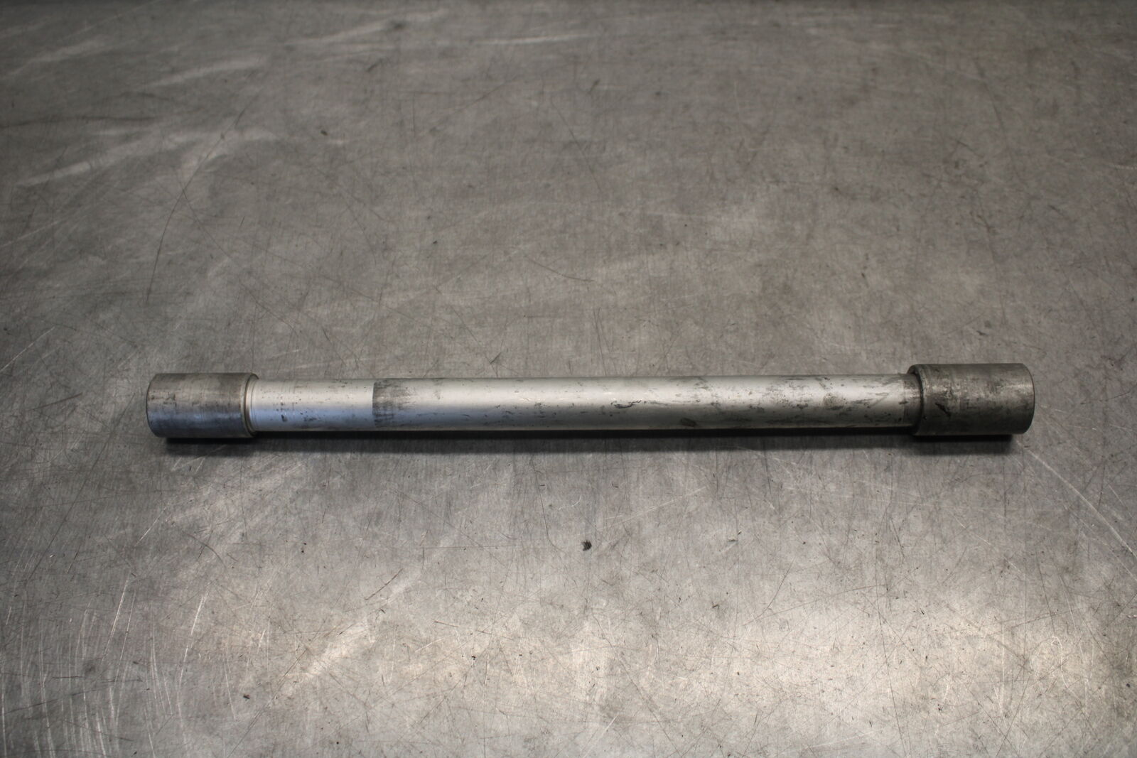 05-06 HONDA CBR600RR REAR BACK SWINGARM BOLT SUSPENSION PIVOT AXLE BB655