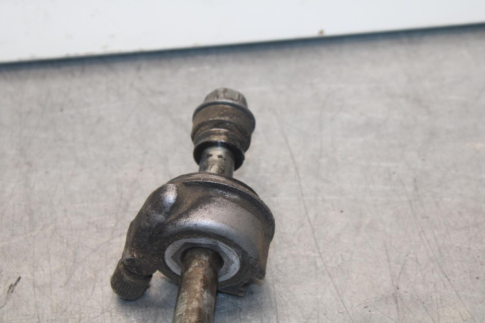 1988 Yamaha FZ600 FRONT WHEEL RIM AXLE PIVOT BOLT 10W-25381-00-00 BB601