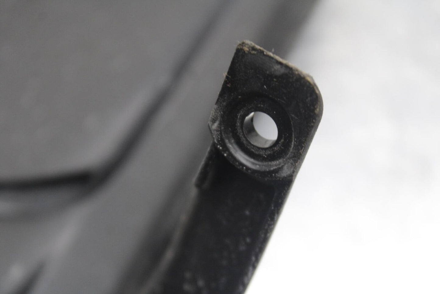 23 KAWASAKI NINJA ZX6R 636 REAR BACK WHEEL TIRE HUGGER FENDER BB609