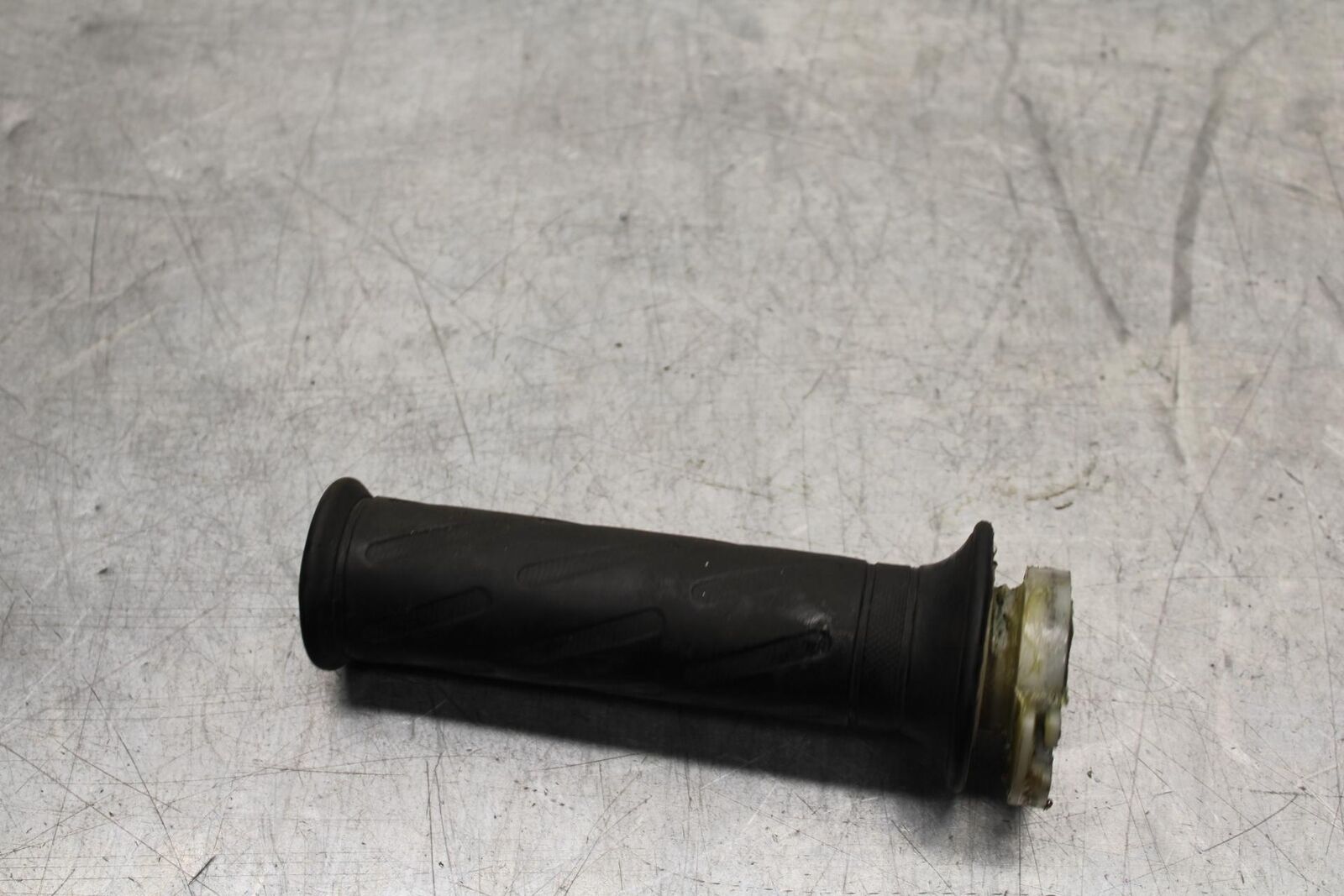 1999 Suzuki GSXR600 RIGHT THROTTLE GRIP 57110-46E02 BB580