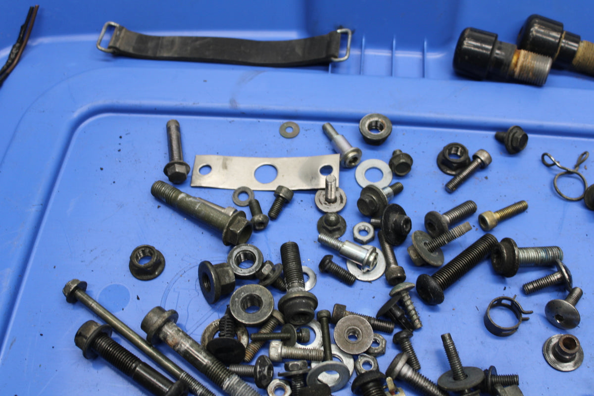 03-05 YAMAHA YZF R6 MOUNTING BOLTS HARDWARE MOTOR SCREWS BB751