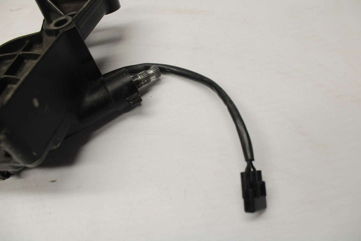 09-11 SUZUKI GSXR1000 ENGINE SPROCKET COVER SPEED SENSOR #B BB284