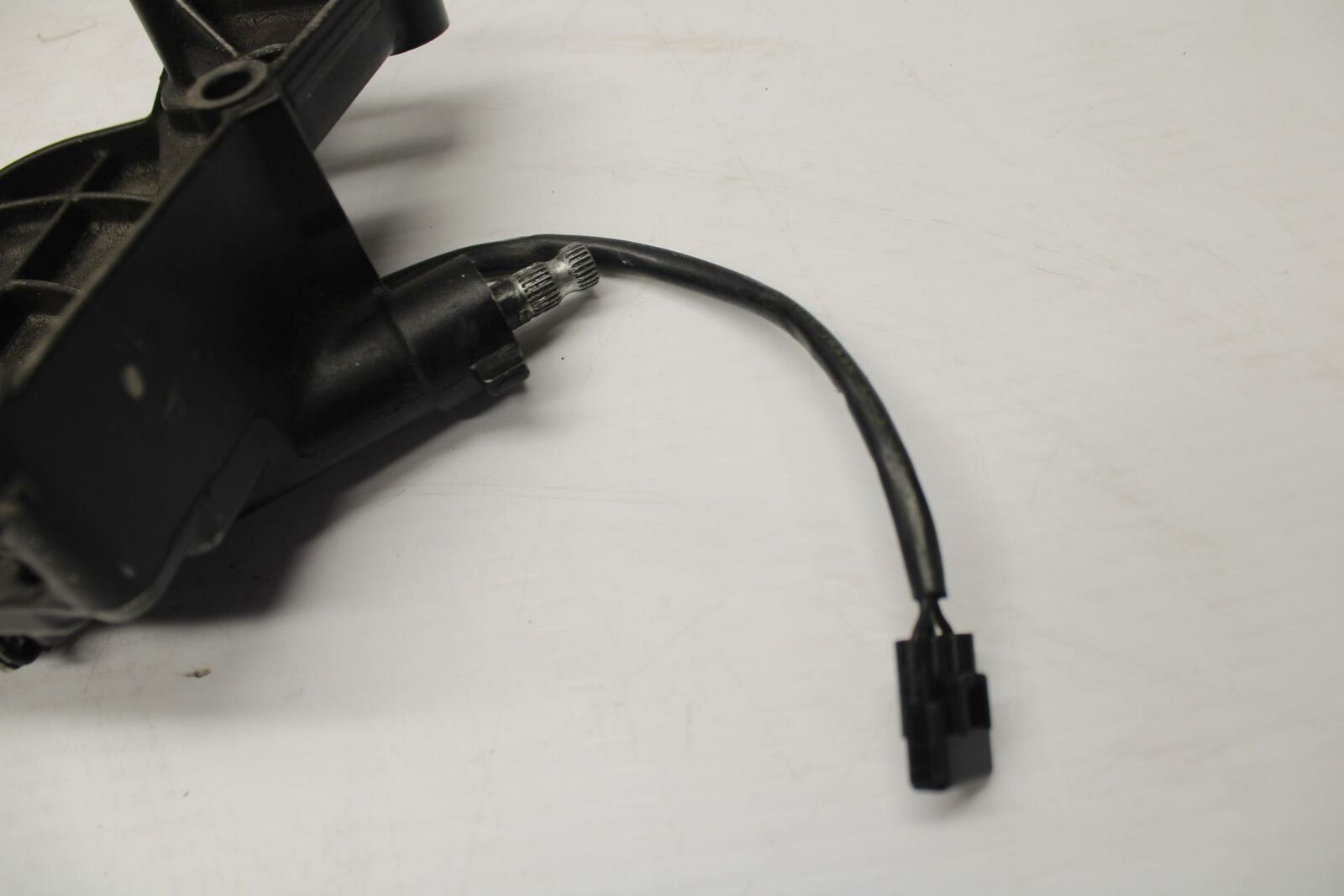 09-11 SUZUKI GSXR1000 ENGINE SPROCKET COVER SPEED SENSOR #B BB284
