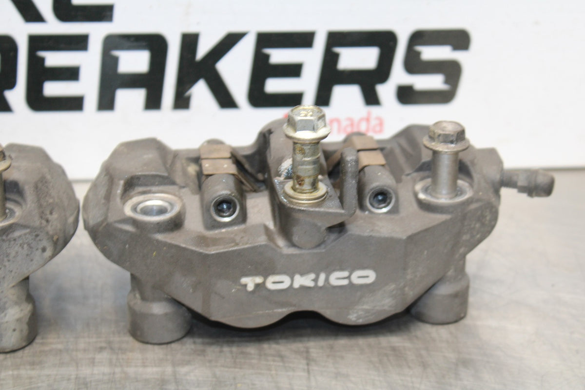 06-07 SUZUKI GSXR 600 RIGHT LEFT FRONT BRAKE CALIPER SET PAIR CALIPERS BB178