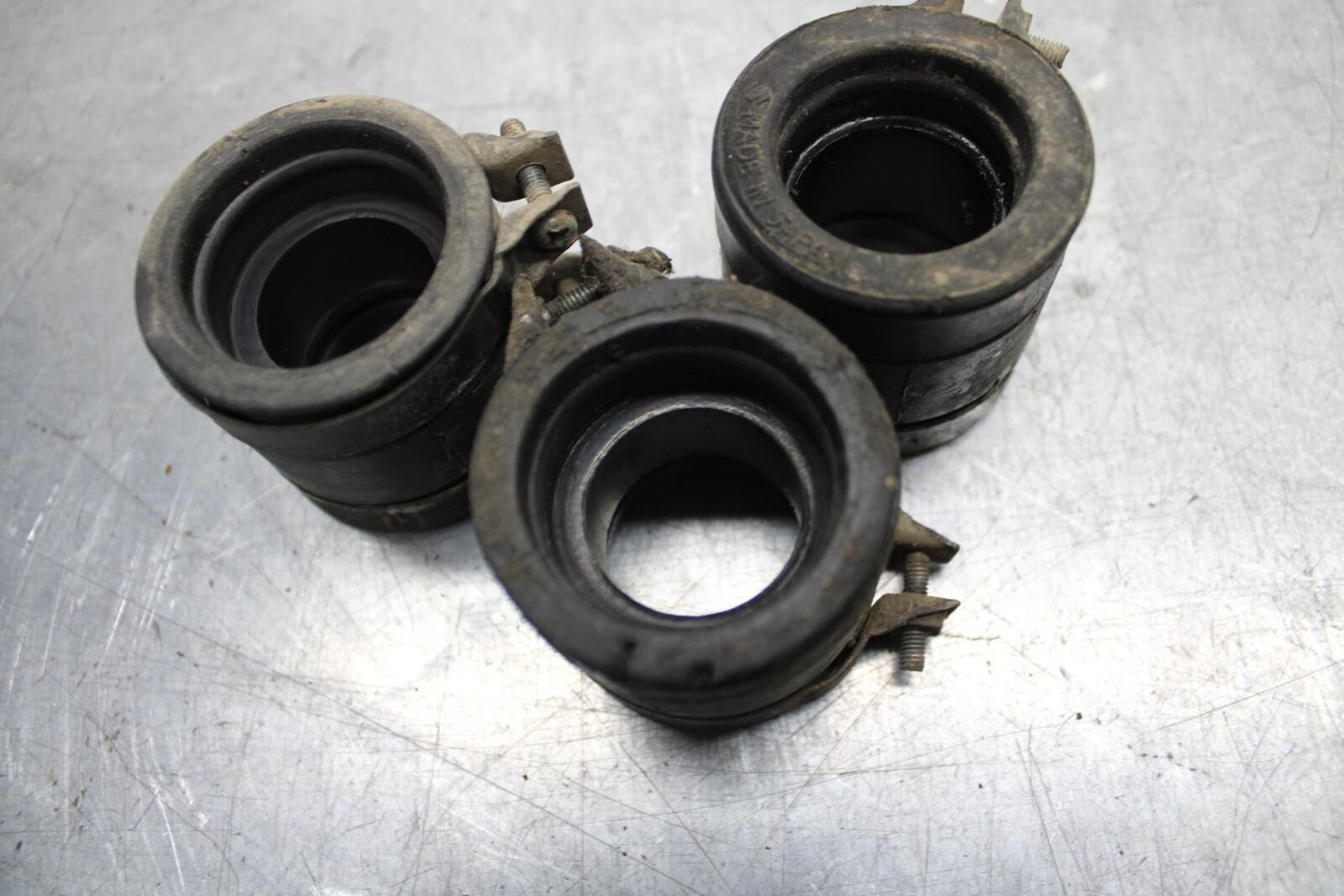 75 SUZUKI GT 550  INTAKE MANIFOLDS  BB72