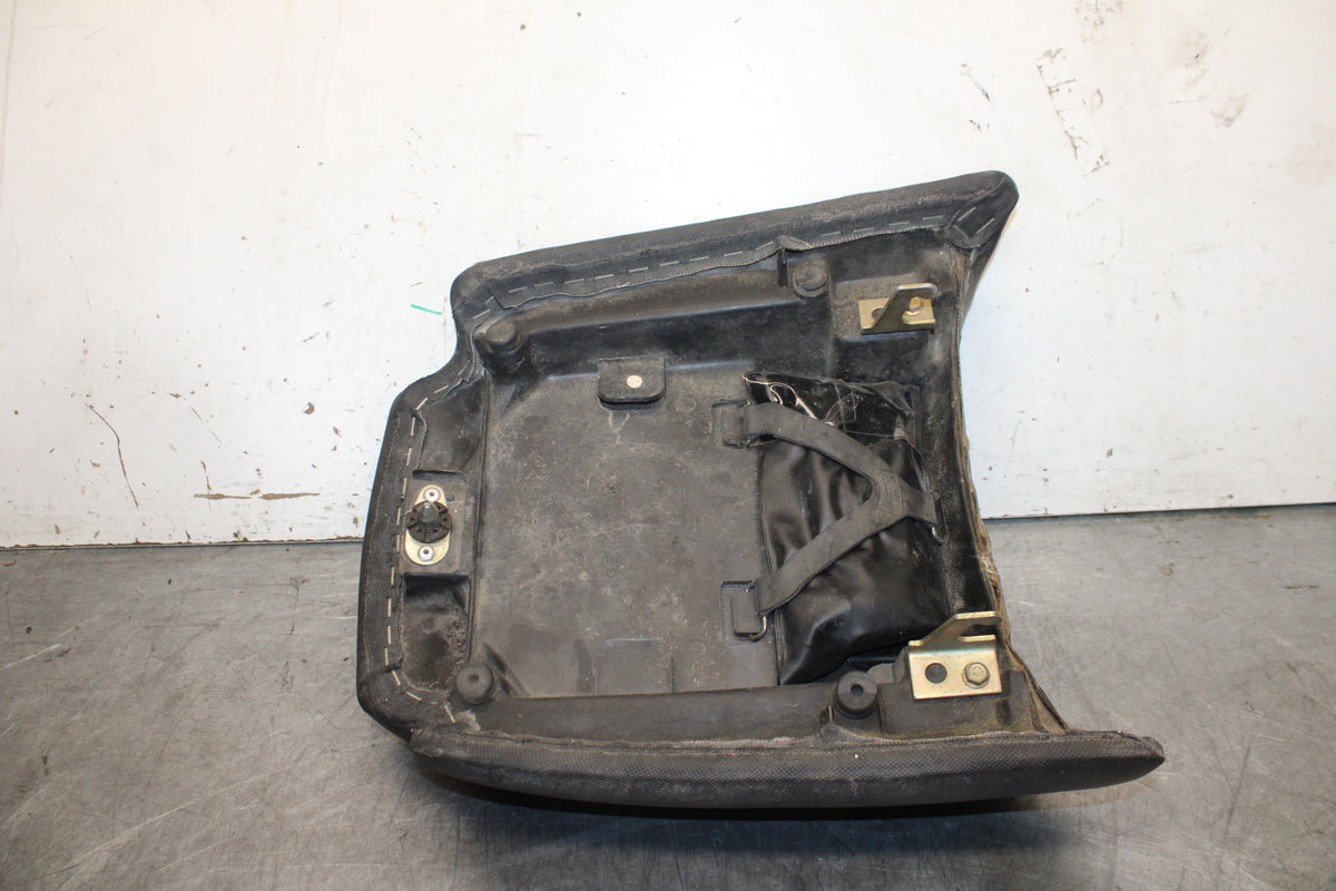 01-06 TRIUMPH TIGER 955I REAR BACK PASSENGER TANDEM SEAT PAD SADDLE BB693