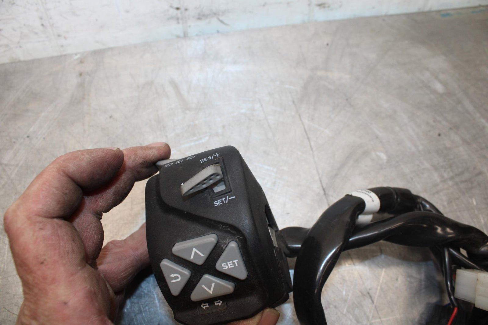 22 KTM 890 ADVENTURE   LEFT CLIP ON HANDLE HORN SIGNALS SWITCH SWITCHES BB514