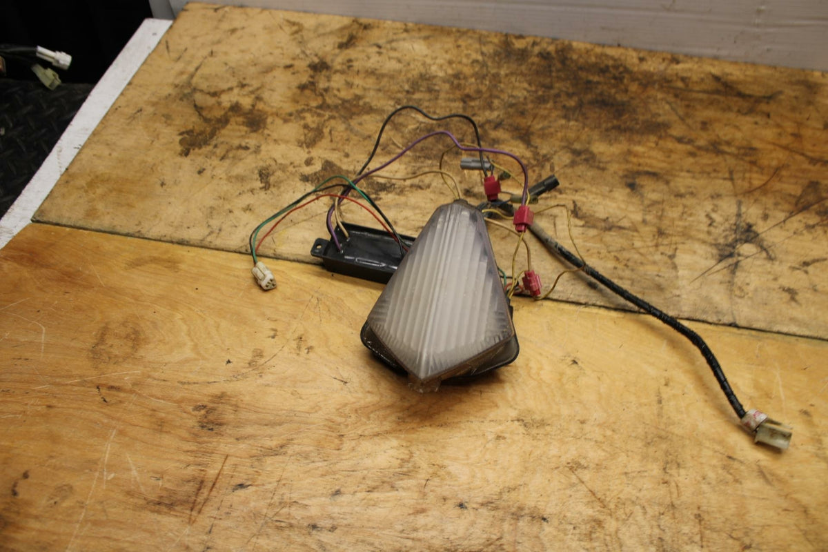 07-08 YAMAHA YZF R1 REAR TAIL TAILLIGHT BACK BRAKE LIGHT BB337