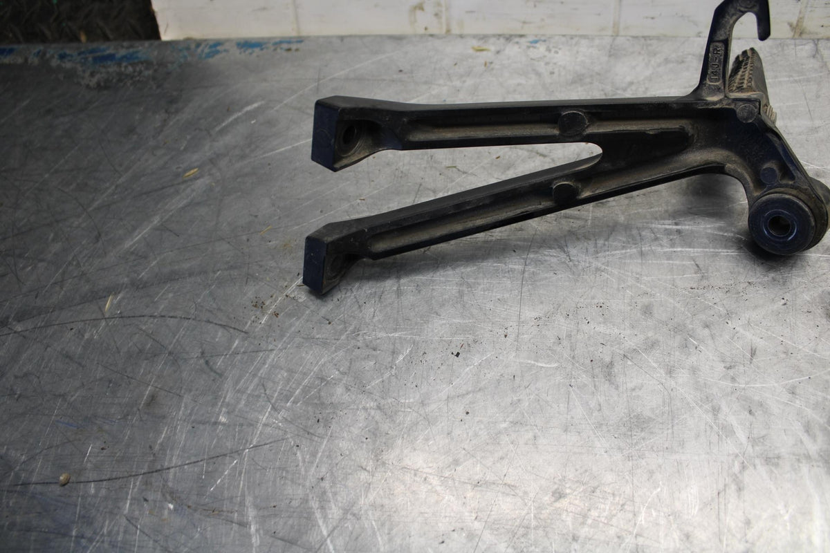 15-21 SUZUKI GSXR600 RIGHT REAR BACK PASSENGER PEG BB463