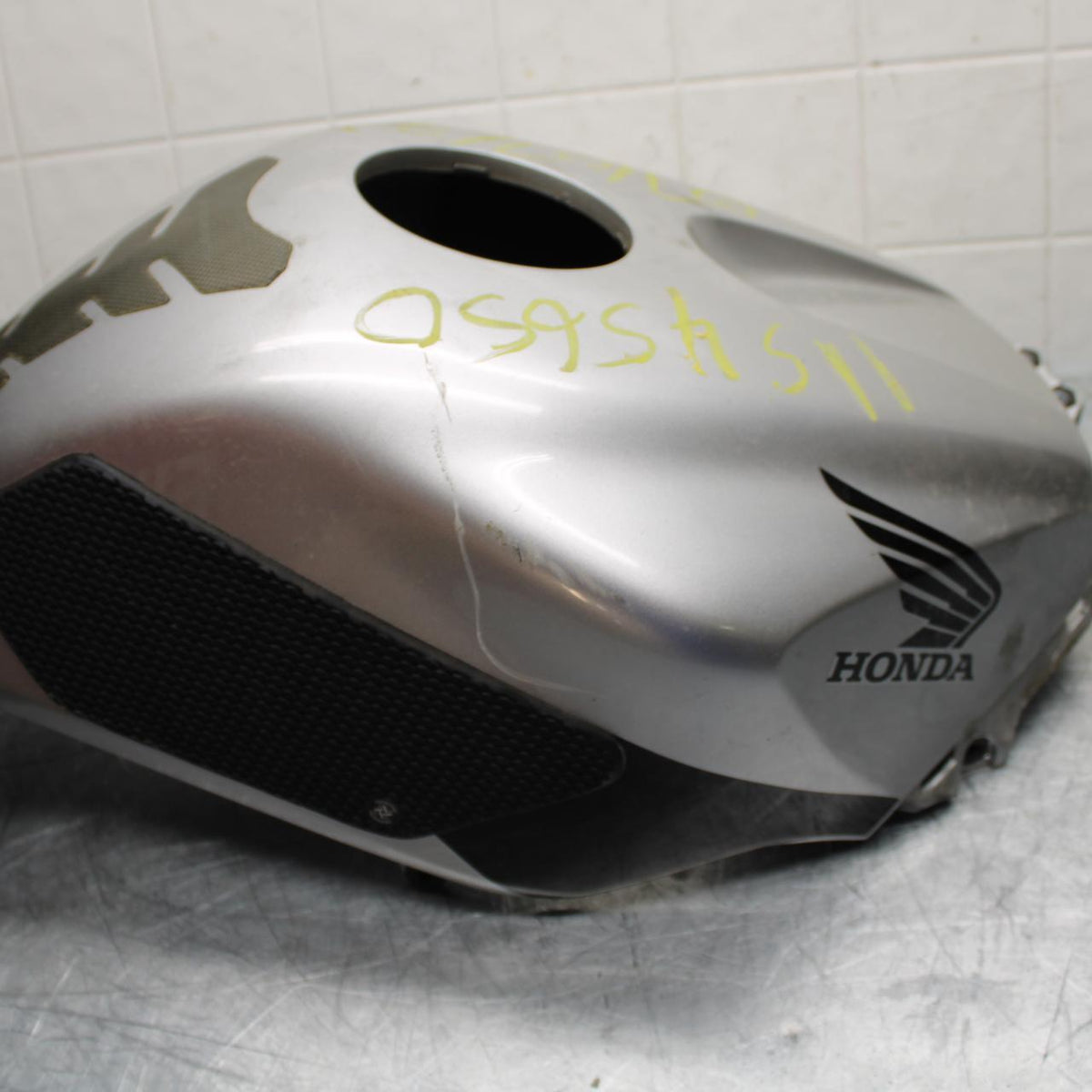 05-06 HONDA CBR600RR GAS TANK FUEL CELL COVER FAIRING COWL BB444