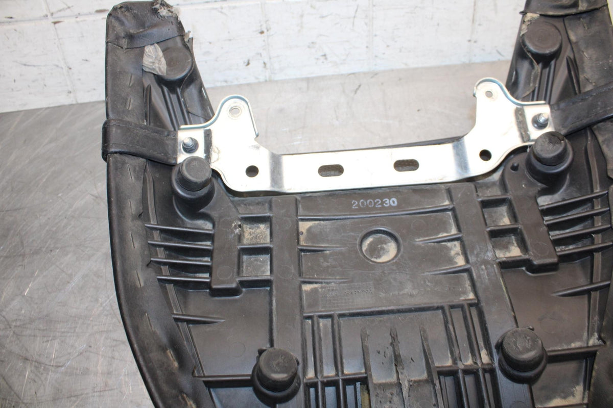 06-09 SUZUKI M109R BOULAVARD REAR BACK PASSENGER SEAT BB501