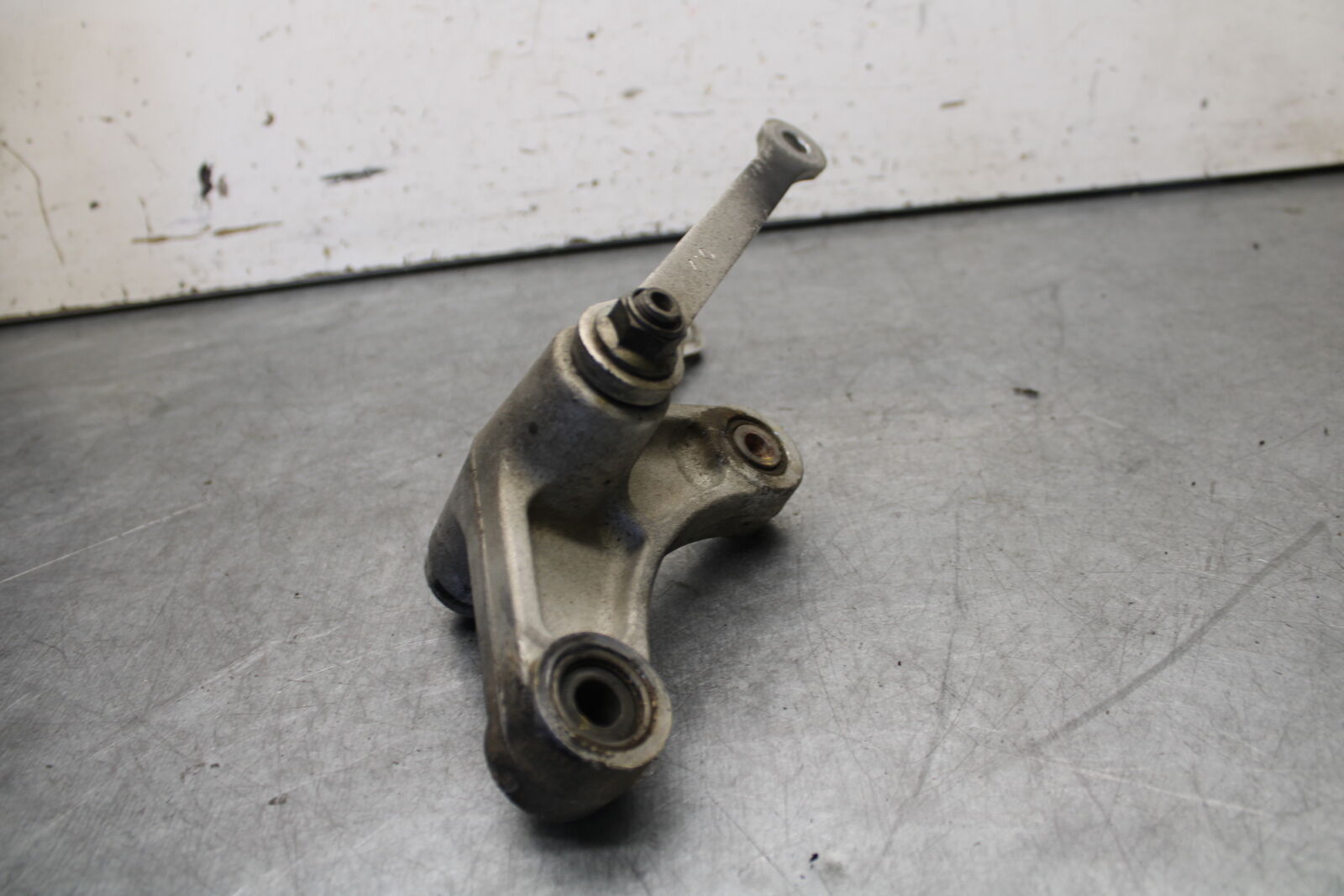 05-06 SUZUKI GSXR1000 REAR DOGBONE SHOCK LINKAGE LINK 62600-41810 BB663