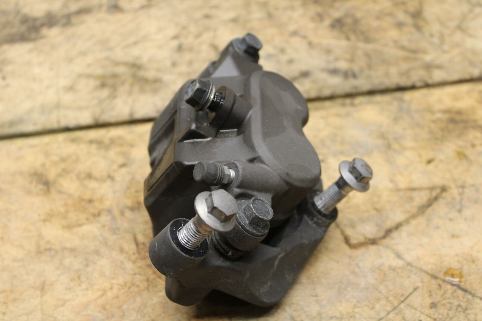 17-20 YAMAHA BOLT XVS950 R-SPEC RIGHT FRONT BRAKE CALIPER BB348