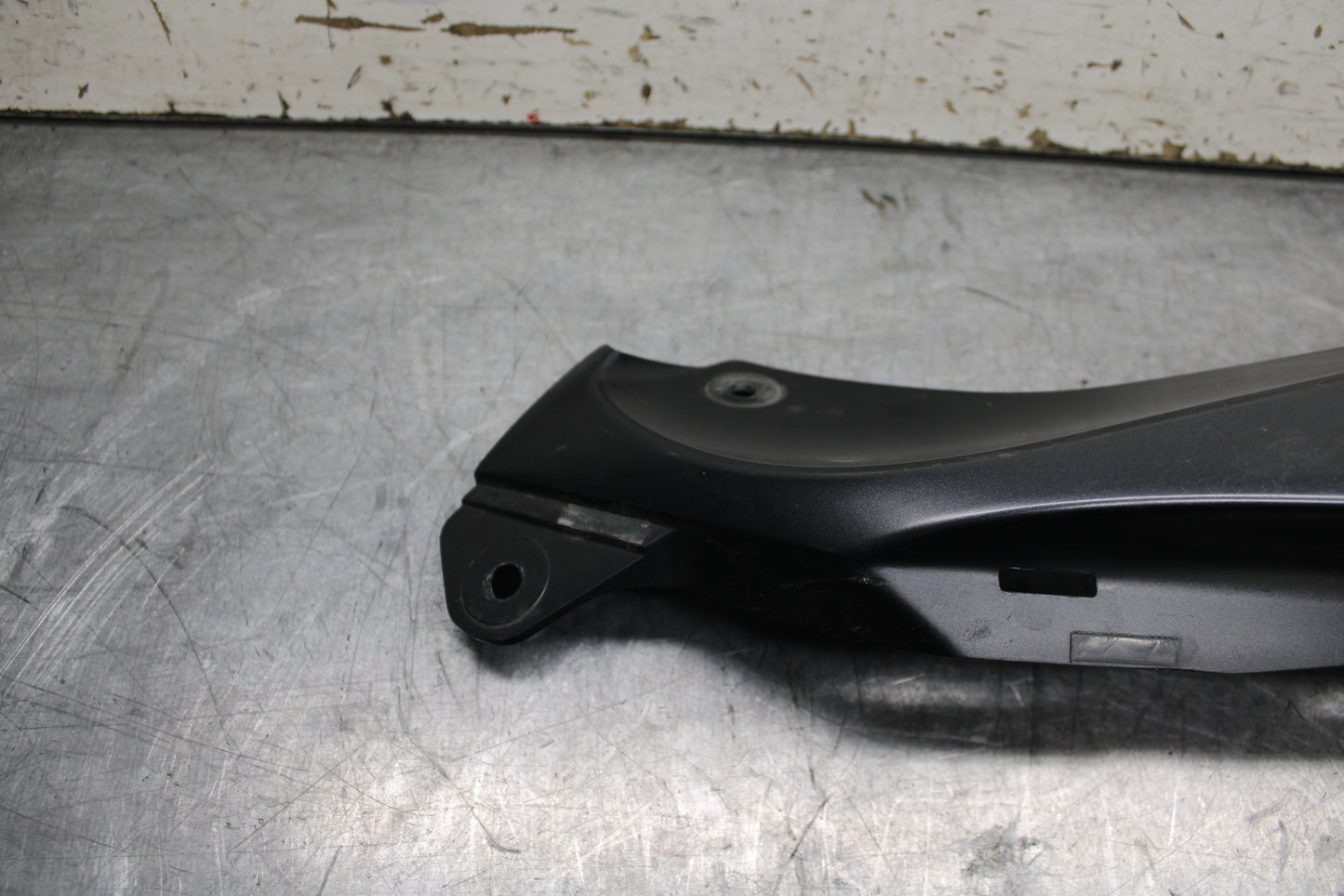 08-10 SUZUKI GSXR 600  RIGHT FRONT UPPER MID SIDE FAIRING COWL PLASTIC BB630