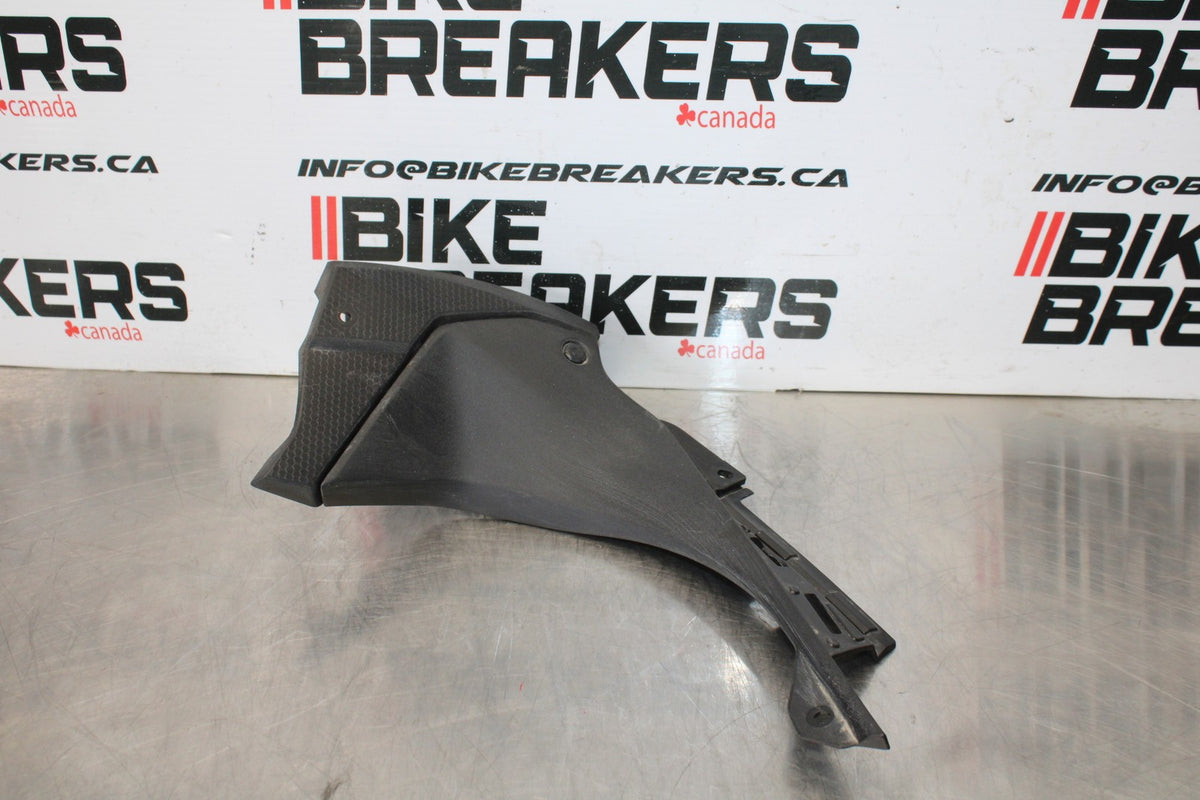 21-23 KAWASAKI NINJA ZX6R RIGHT FRONT DUCT COVER PANEL COWL BB179