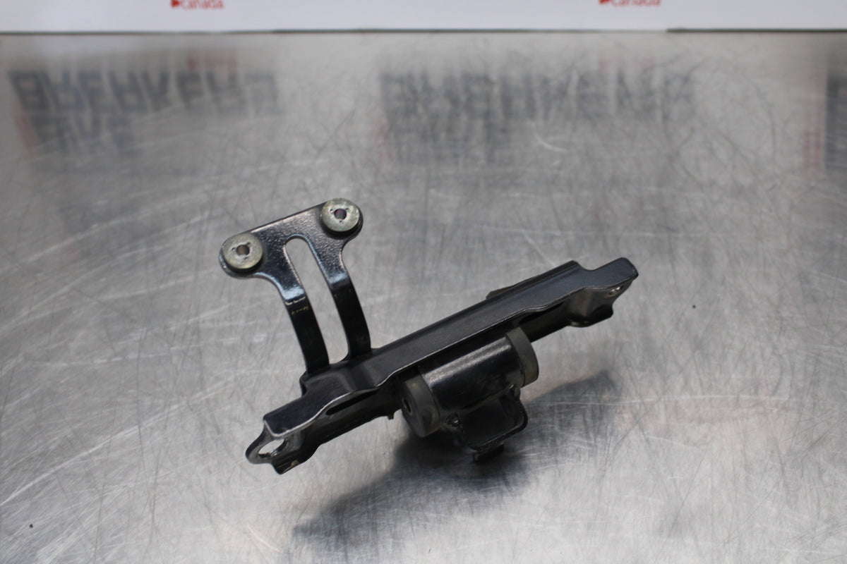 04-05 KAWASAKI NINJA ZX10R GAS TANK FUEL PETROL RESERVOIR BRACKET MOUNT BB163