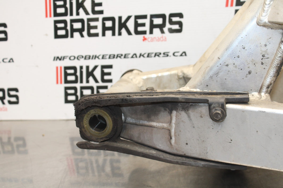 00 SUZUKI GSXR750 REAR SWINGARM BACK SUSPENSION SWING ARM BB820