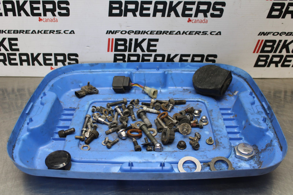 03 KAWASAKI VULCAN 1600 MOUNTING BOLTS HARDWARE SCREWS BB865
