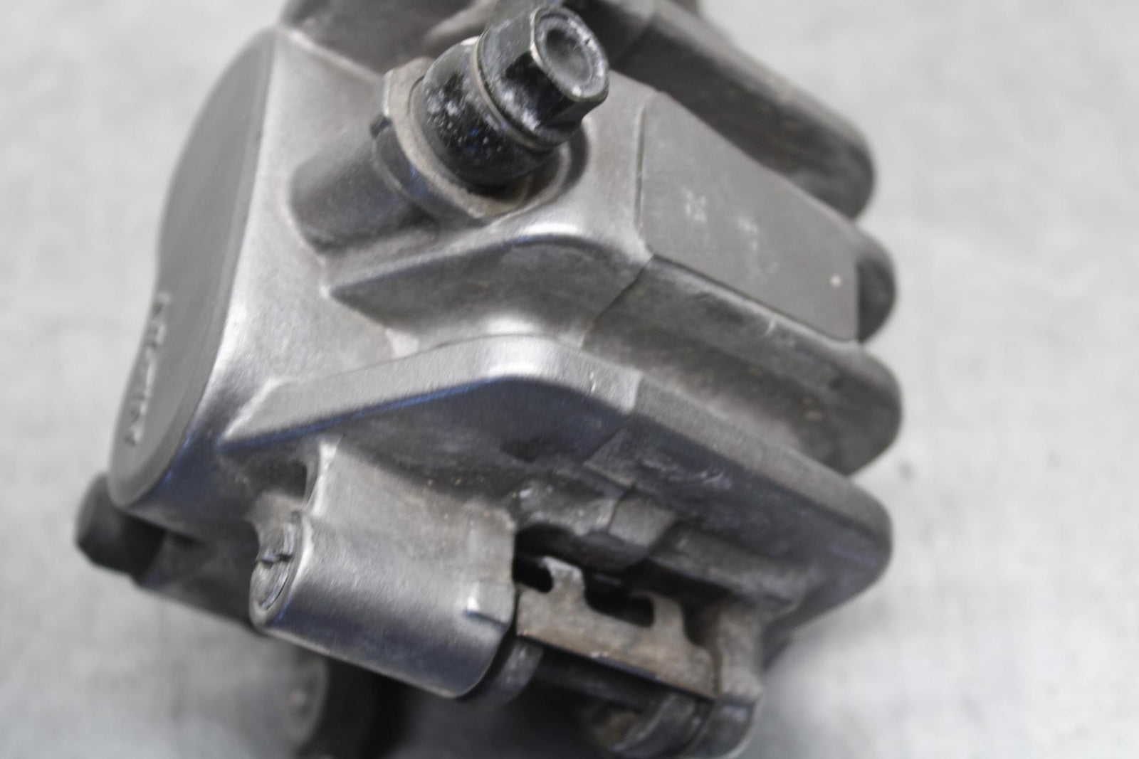 01-02 HONDA SHADOW SPIRIT 750  FRONT BRAKE CALIPER BB632