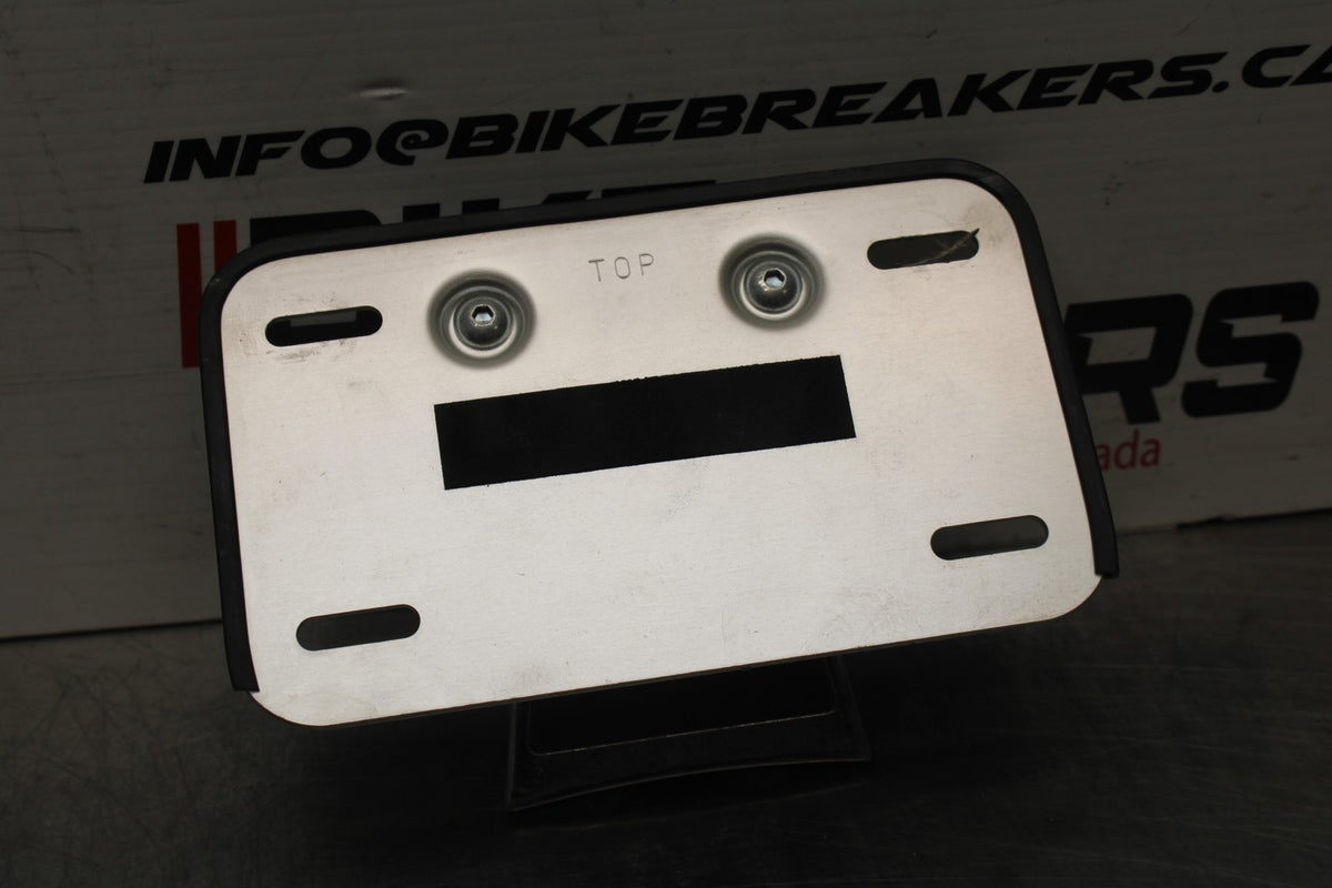 05-09 SUZUKI BOULEVARD C90 LICENSE PLATE BRACKET BB791