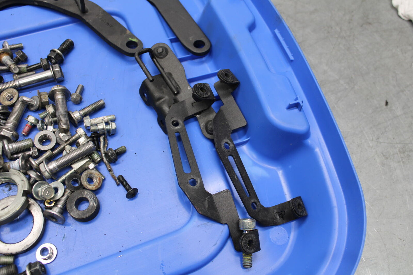 19-22 KAWASAKI Z400 MOUNTING BOLTS HARDWARE MOTOR SCREWS BB738