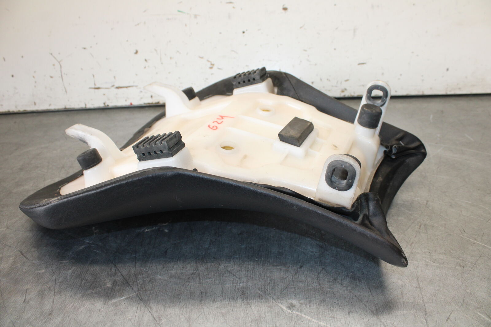 05-06 HONDA CBR600RR FRONT DRIVERS SEAT PAD SADDLE PILLION BB624