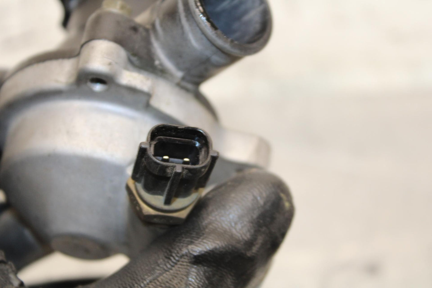 2005 Kawasaki Vulcan 1600 VN1600D COOLANT THERMOSTAT HOUSING BB556