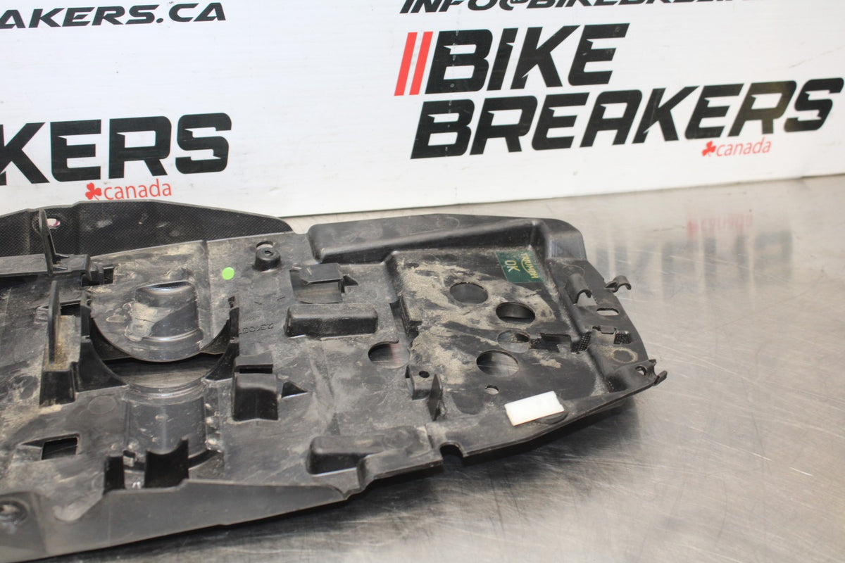 20 TRIUMPH STREET TRIPLE 765 REAR BACK TAIL UNDERTAIL BATTERY TRAY PLASTIC BB864