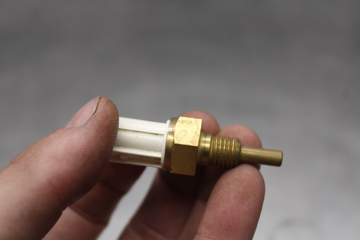 25 KAWASAKI Z900 COOLANT TEMPERATURE SENSOR RADIATOR THERMOSENSOR BB928