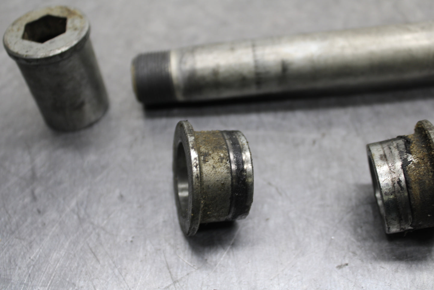 00-05 KAWASAKI NINJA ZX12R FRONT WHEEL RIM AXLE PIVOT BOLT BB121