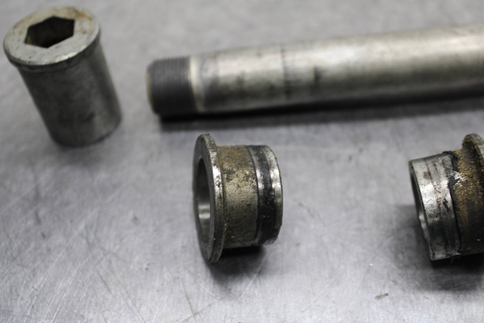 00-05 KAWASAKI NINJA ZX12R FRONT WHEEL RIM AXLE PIVOT BOLT BB121