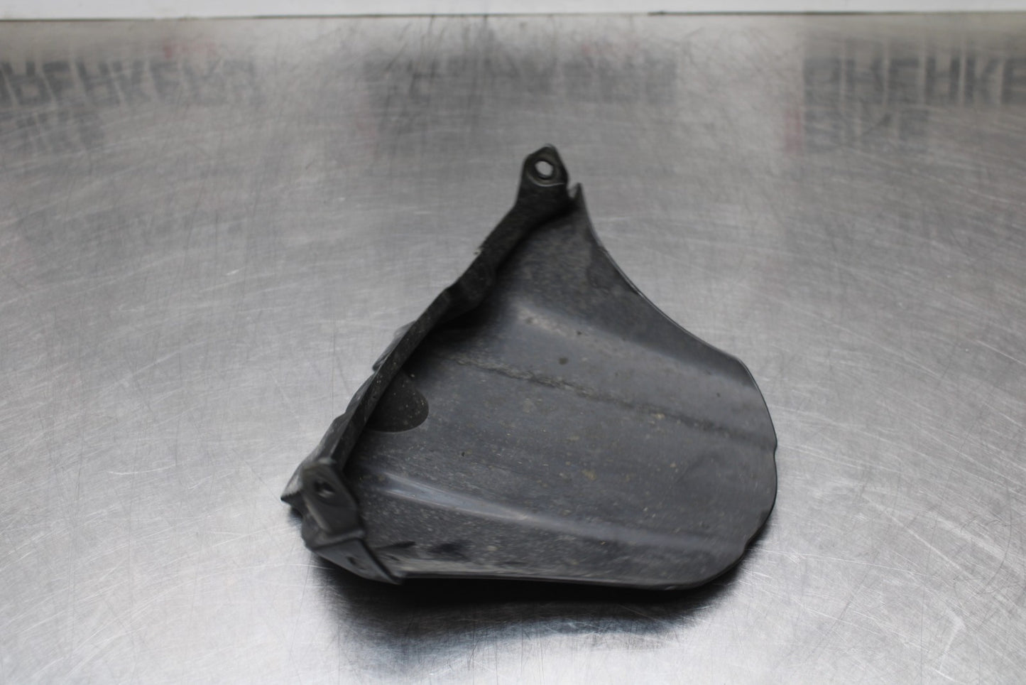 07 SUZUKI GSXR1000 REAR BACK WHEEL TIRE HUGGER FENDER BB770