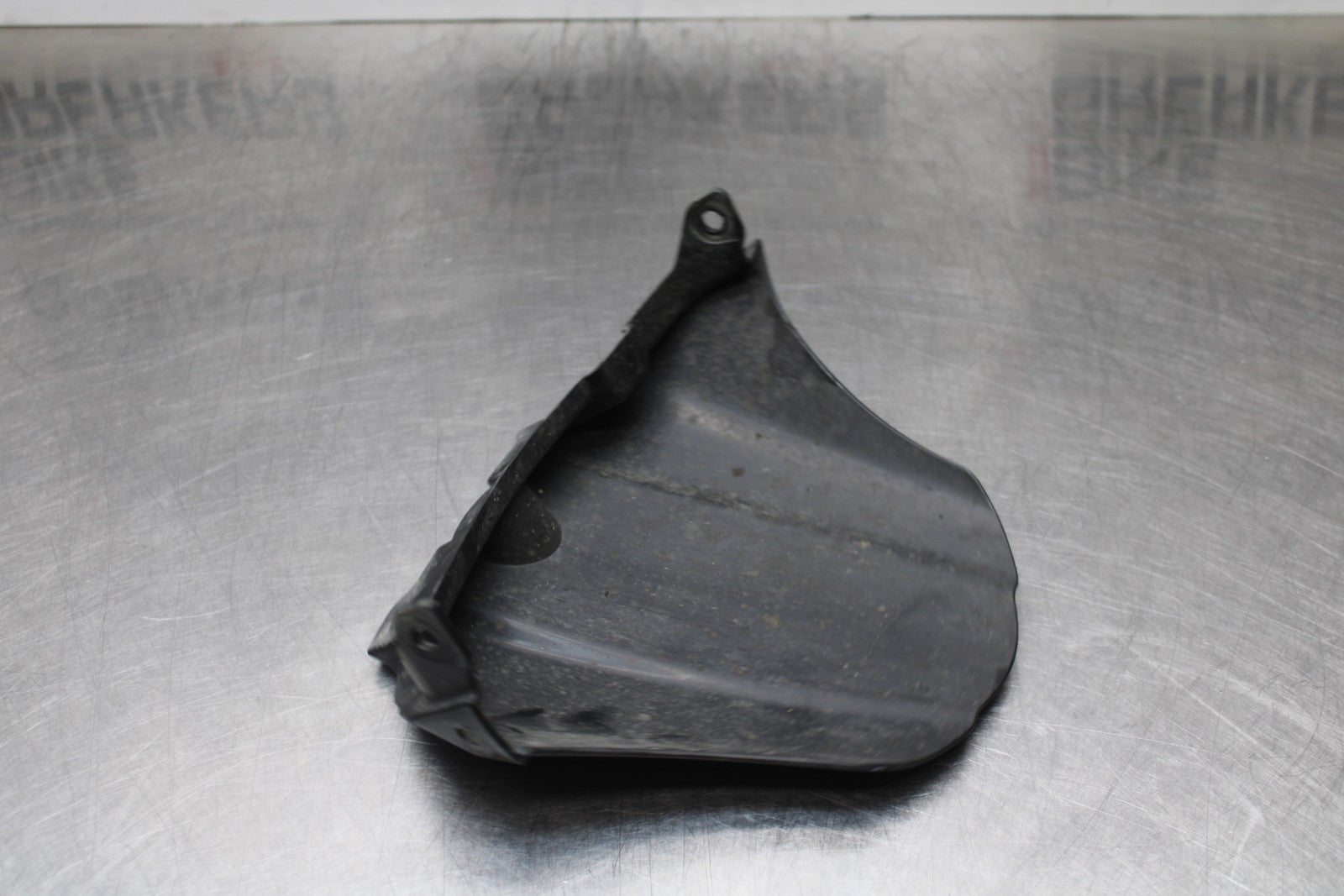 07 SUZUKI GSXR1000 REAR BACK WHEEL TIRE HUGGER FENDER BB770