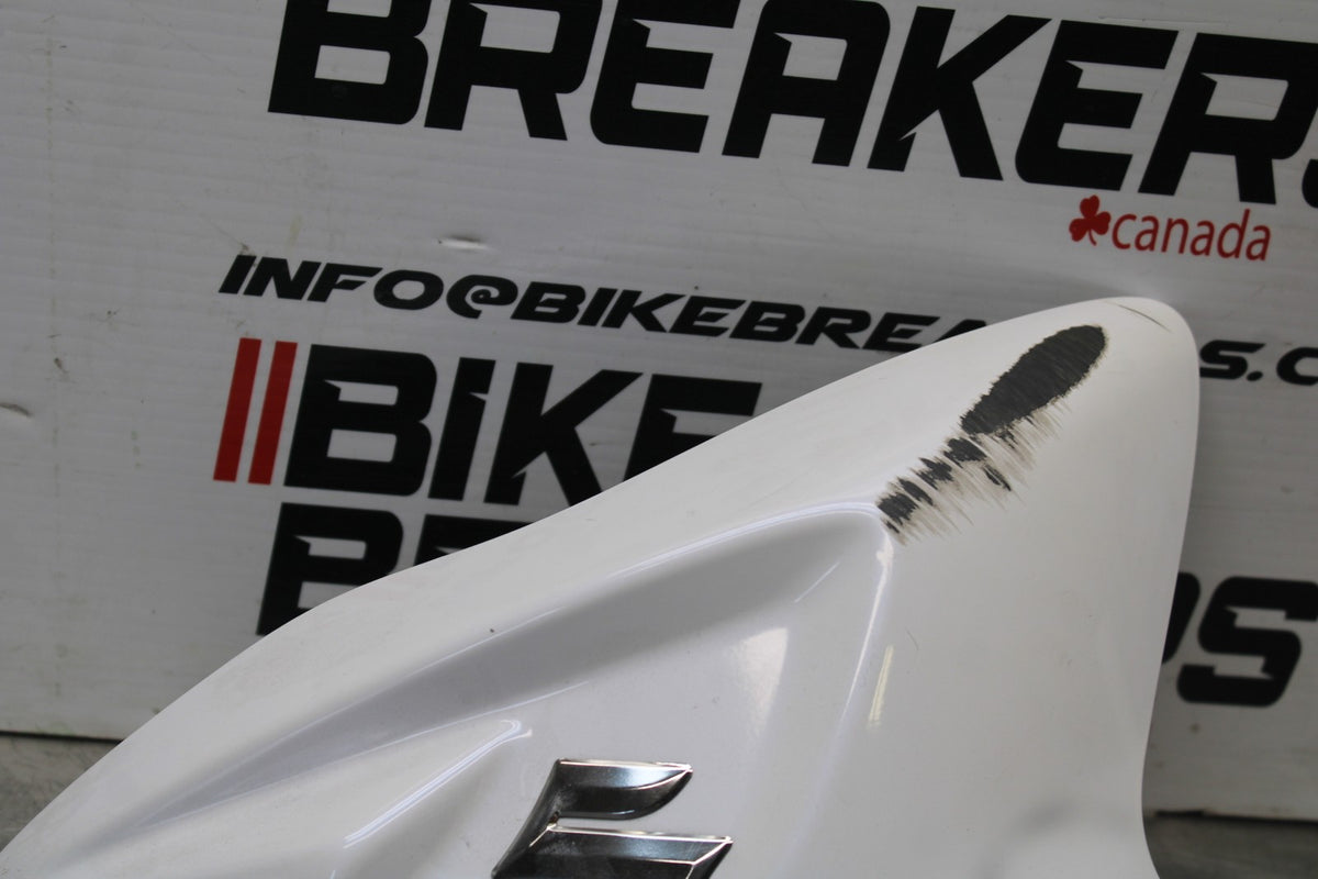11-25 SUZUKI GSXR 600  FRONT GAS TANK FUEL CELL FAIRING COWL COVER TRIM BB830