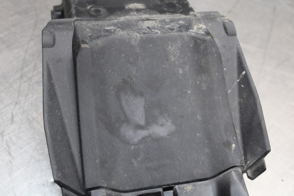 22-25 YAMAHA YZF R7 REAR BACK TAIL UNDERTAIL BATTERY TRAY PLASTIC BB850