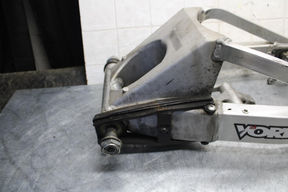 1997 Suzuki GSXR750 REAR SWINGARM BACK SUSPENSION SWING ARM BB527