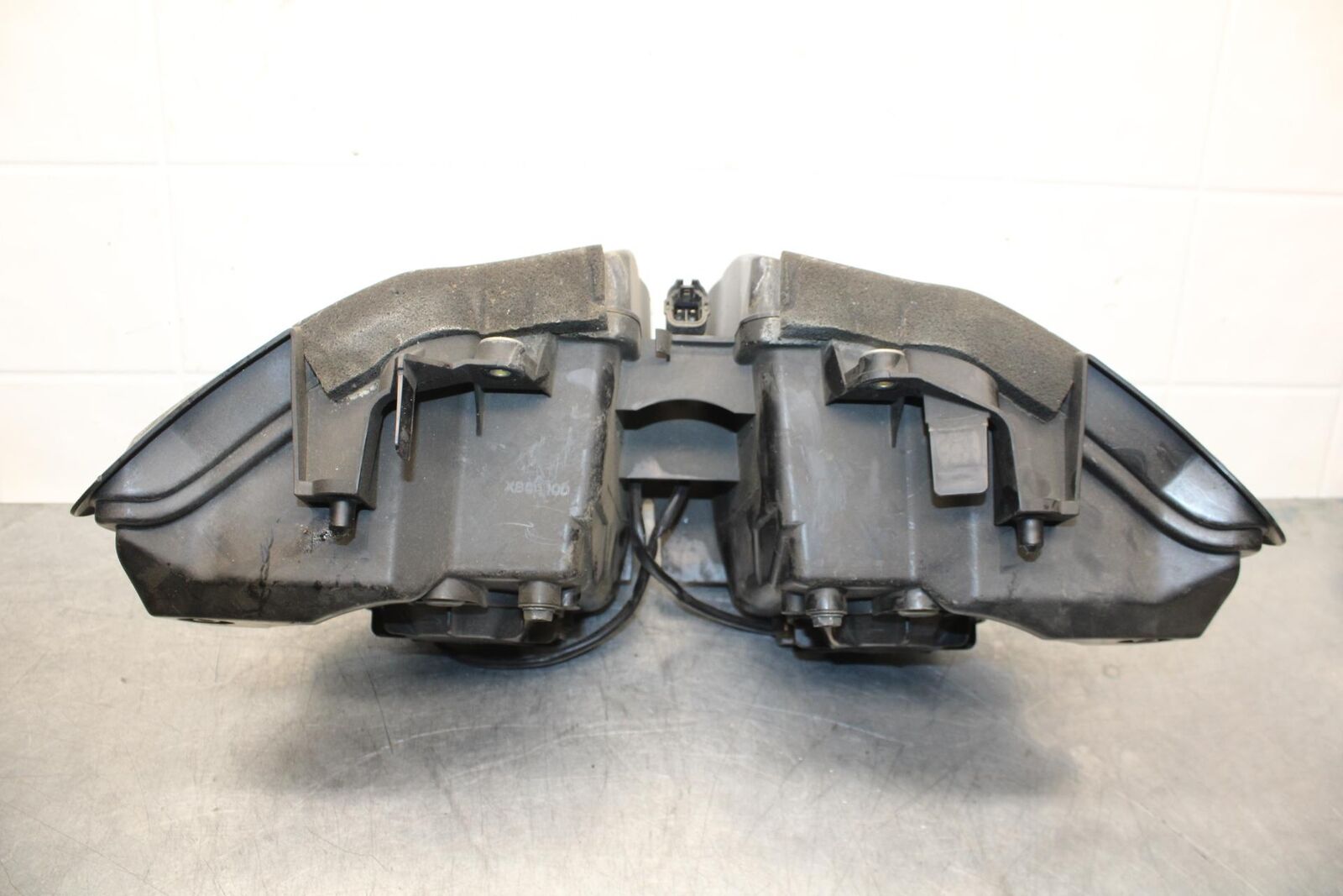 2008 Honda CBR1000RR FRONT HEADLIGHT HEAD LIGHT LAMP 33102-MFL-305 BB579