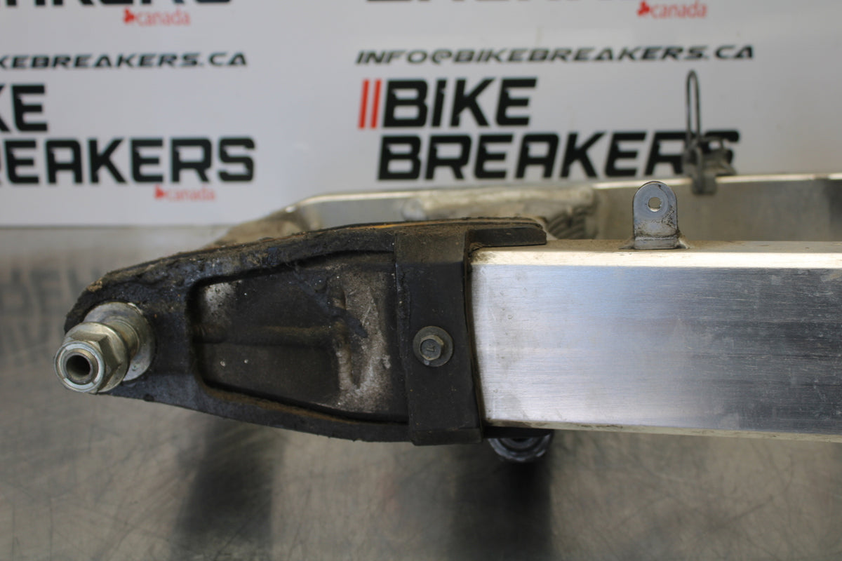 03 SUZUKI SV650S REAR SWINGARM BACK SUSPENSION SWING ARM BB167